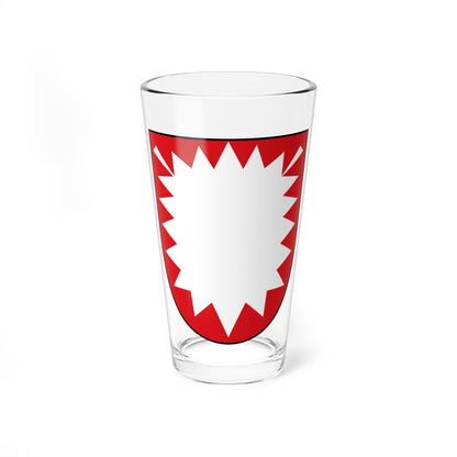 A white spiked starburst charge centred on a red heater-shaped shield with a thin black outline.
