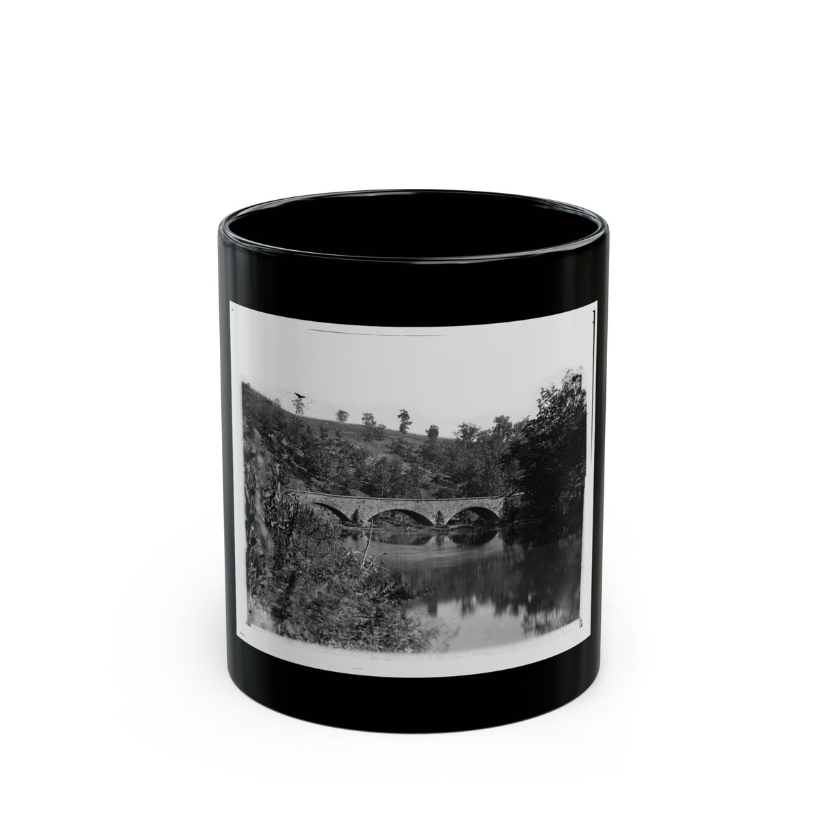 Antietam, Maryland. Antietam Bridge Looking Down Stream (U.S. Civil War) Black Coffee Mug