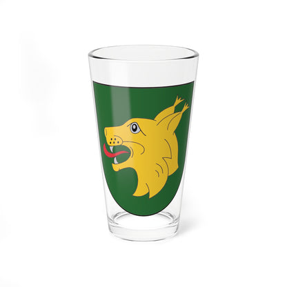 Heraldic shield on dark green with a snarling gold wolf-like head in profile, red tongue and white fangs.