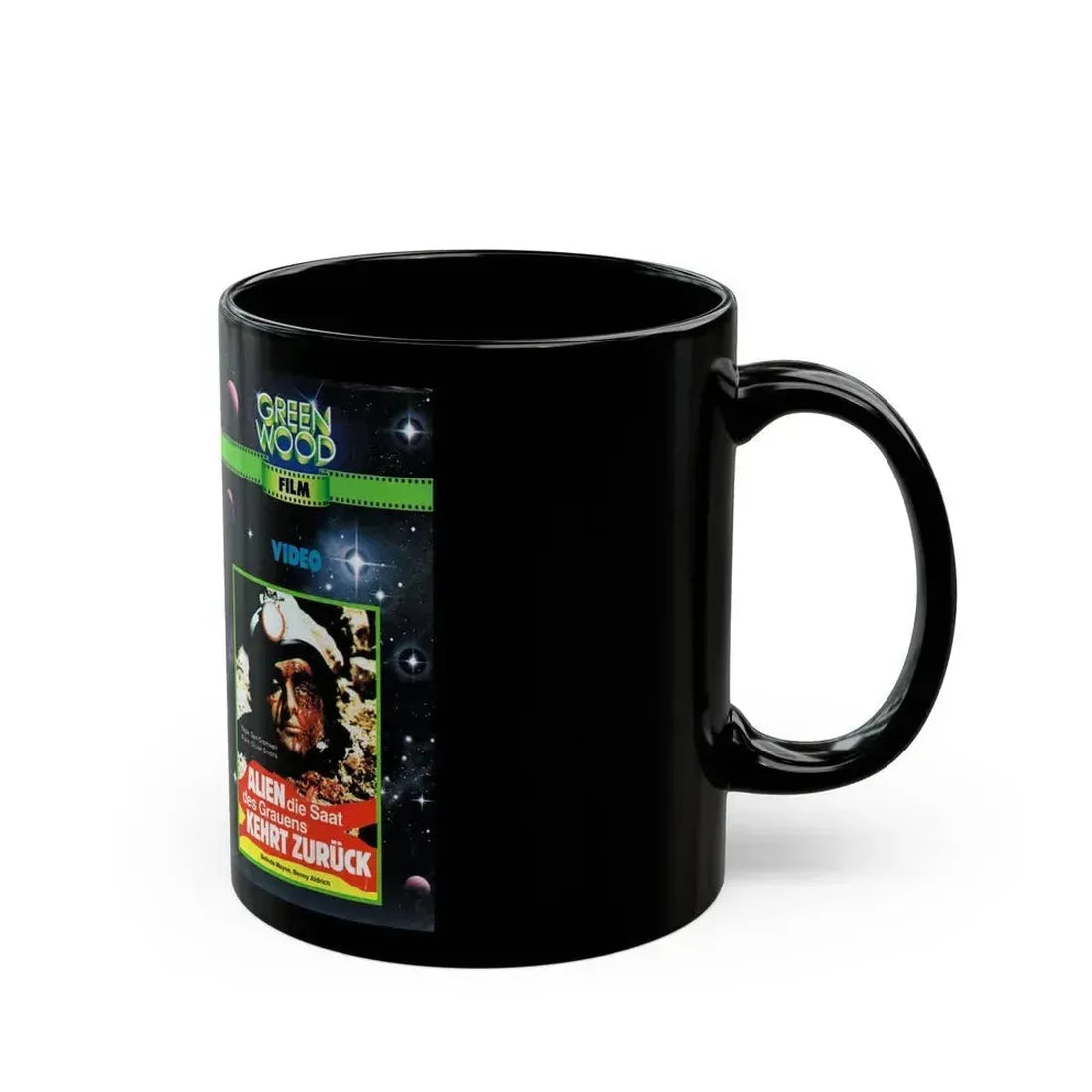 ALIEN0DIE0SAAT DES GRAUENS KEHRT ZURUCK (VHS COVER) - Black Coffee Mug - Go Mug Yourself