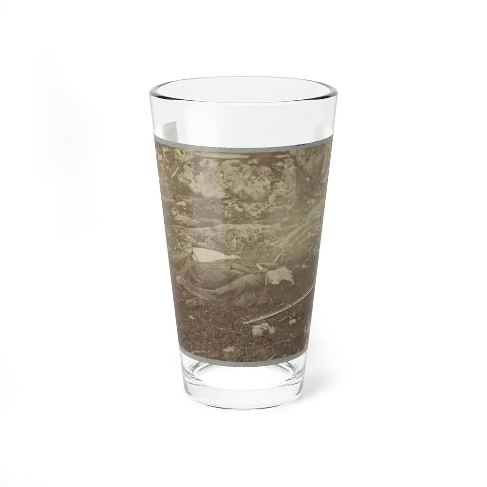 Battlefield Of Gettysburg. Dead Confederate Sharpshooter At Foot Of Little Round Top (U.S. Civil War) Pint Glass 16oz 16oz - Go Mug Yourself