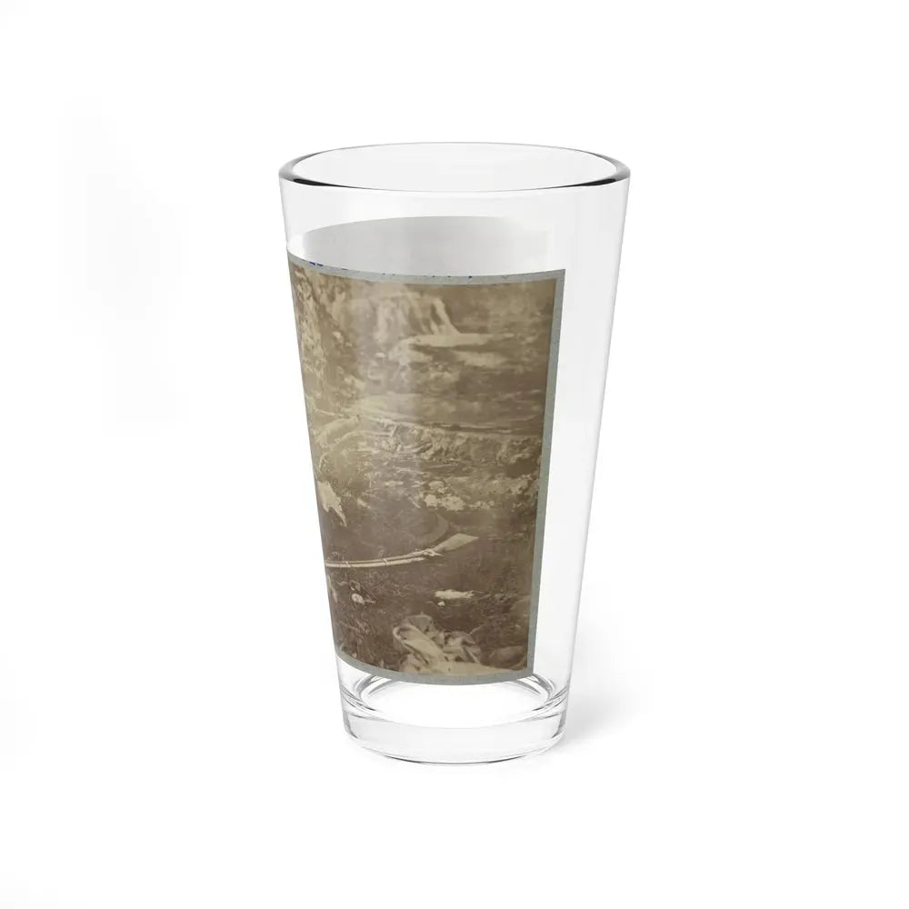 Battlefield Of Gettysburg. Dead Confederate Sharpshooter At Foot Of Little Round Top (U.S. Civil War) Pint Glass 16oz - Go Mug Yourself