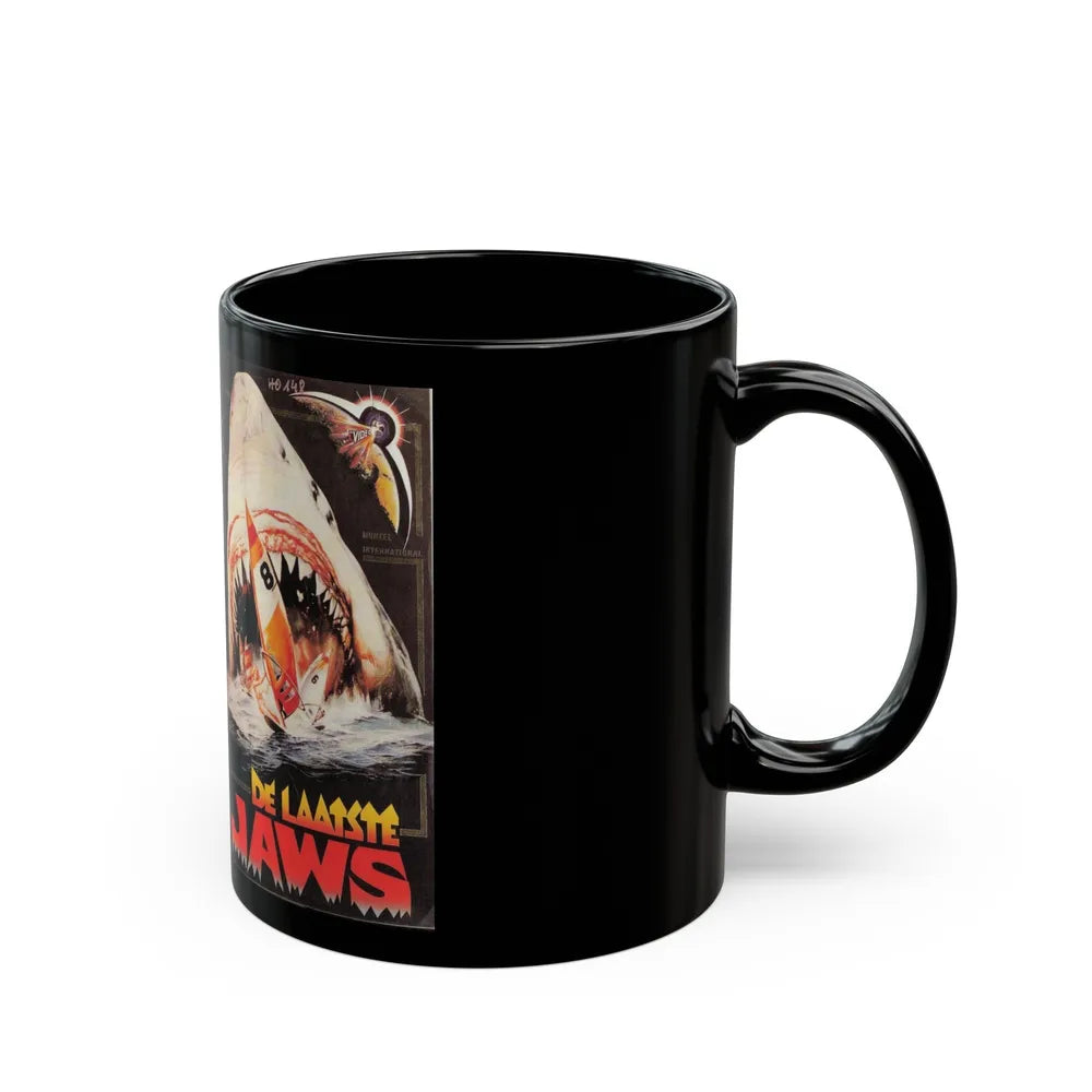 DE LAATSE JAWS (VHS COVER) - Black Coffee Mug-Go Mug Yourself